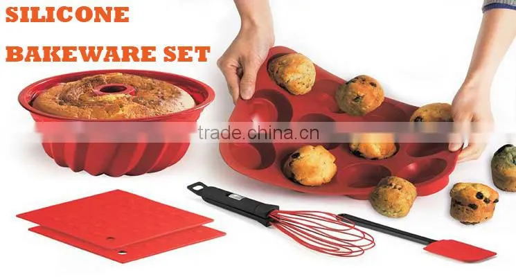 China Supplier 2015 Venice Kitchen Silicone Baking Cups Silicone Flower Cupcake Mould
