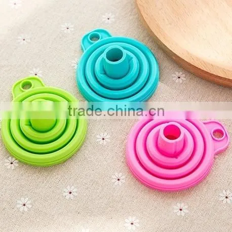 2016 hot sell easy storage collapsible silicone funnel