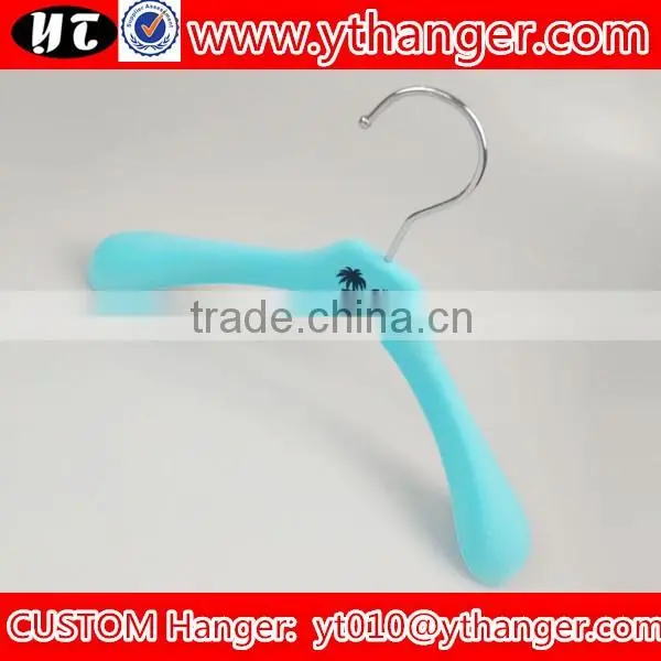 YY0498 blue velvet plastic kids hanger wide shoulder velvet baby coat hanger
