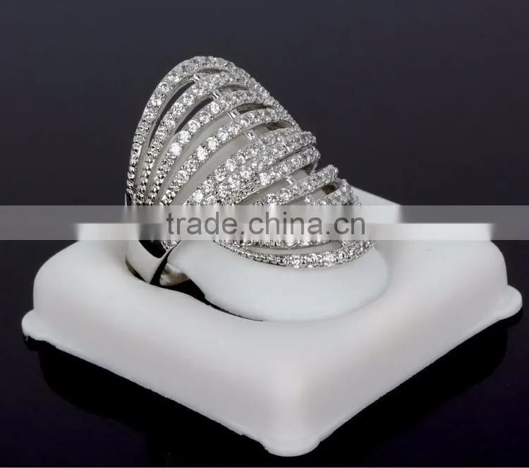 Newest Design Saudi Love 18K Gold Clear Stones Elegant Bridal Jewelry Ring in CZ