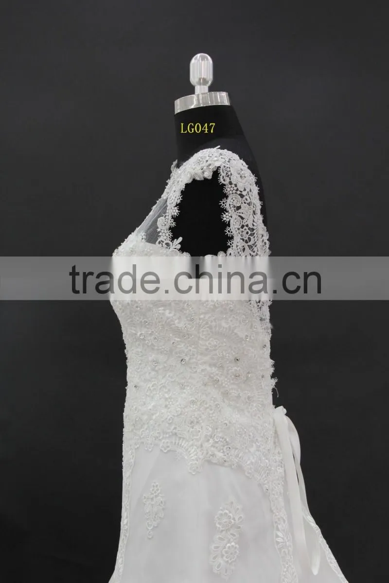 2016 best sellinig dress! Elegant slim A-line venice lace with delicate beading wedding dress