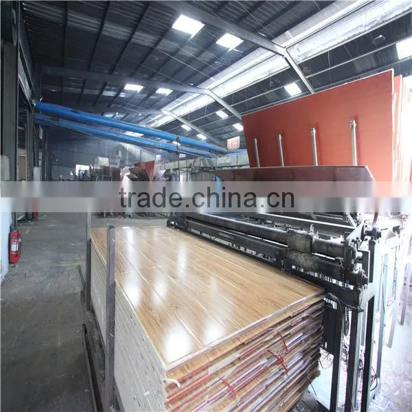 High quality laminated flooring packed with pallet export laminated flooring