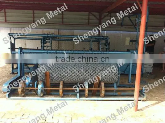 China galvanized chain link fence with barbed wire