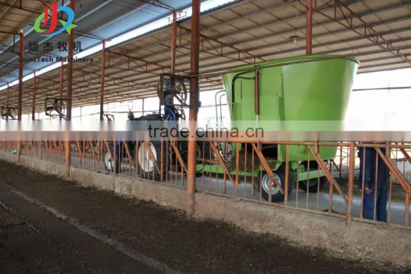 cattle feed mixing in the farm/tmr mixing wagon trailer