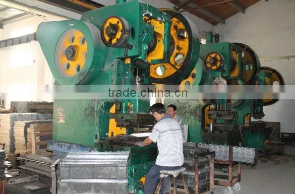 Swivel plate fork