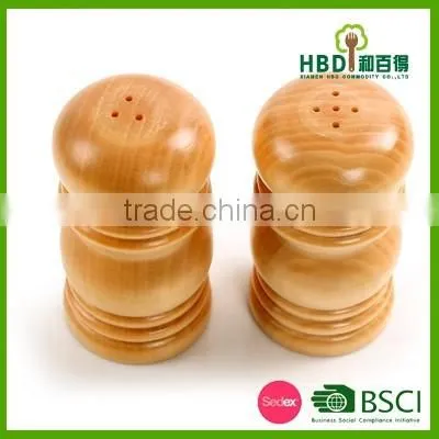 Kitchen wooden manual salt and pepper shaker set