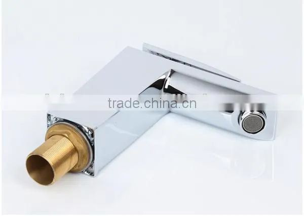 good quality chrome finished deck mounter brass basin mixer , single handle water tap bathroom design