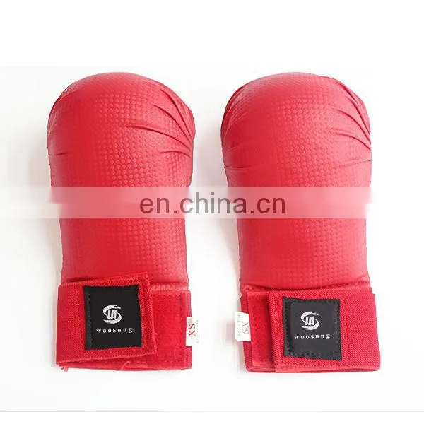 Martial arts equipment red karate gloves karate glove pine tree