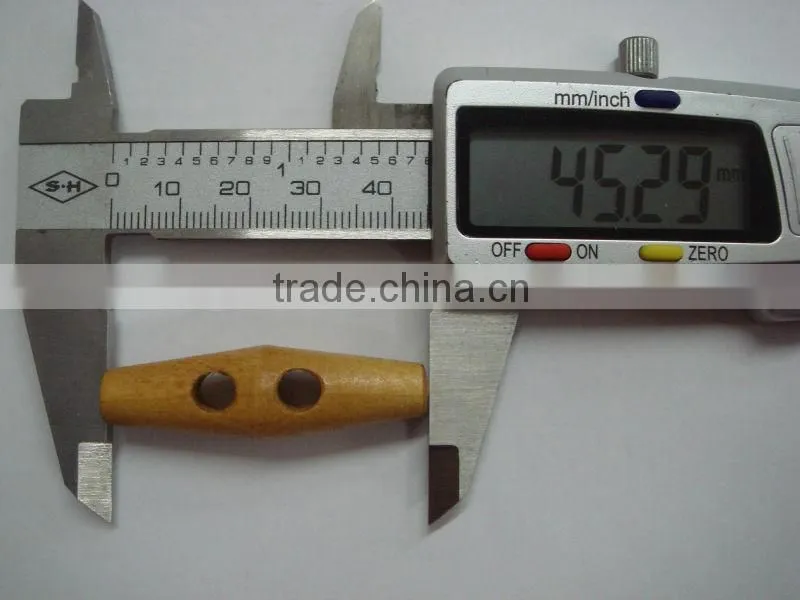 2014 fashion natural wooden button 2 holes wood horn button