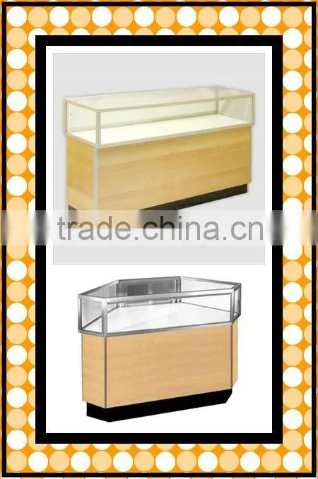 Modern glass showcase with spotlight design/Brand leader showcase