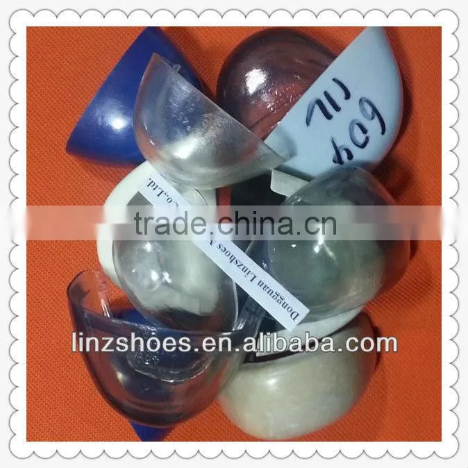 Rubber strip toe cap with plastic material EN12568