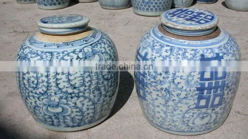 Antique porcelain blue and white container