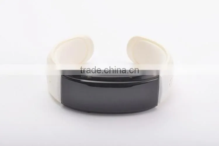 2014 bluetooth bracelet with speaker bluetooth fashion bracelet with time display