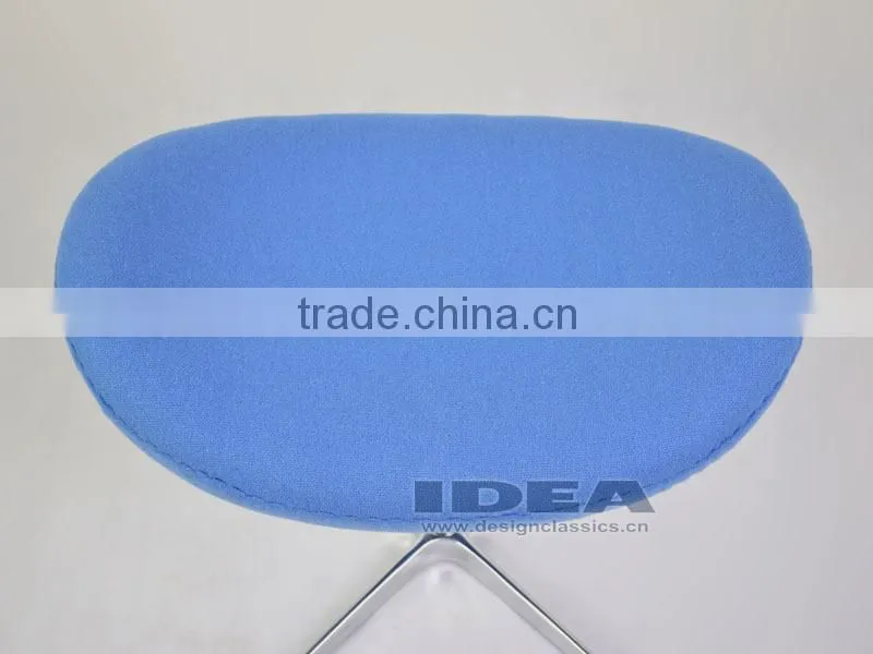 Replica Arne Jacobsen Egg Ottoman - Blue Wool Fabric - polished aluminum base