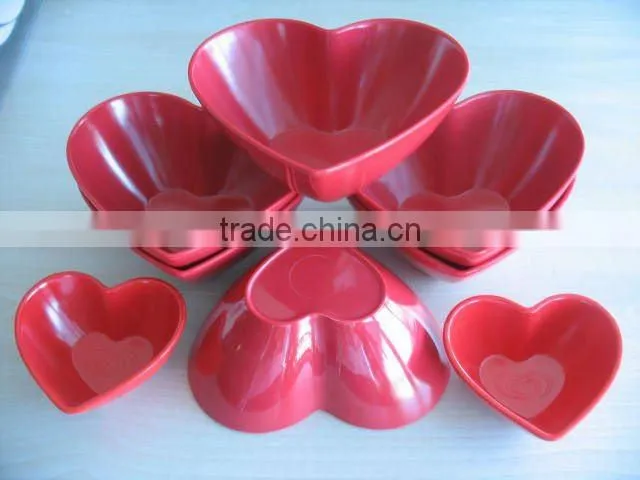 red color melamine heart bowl