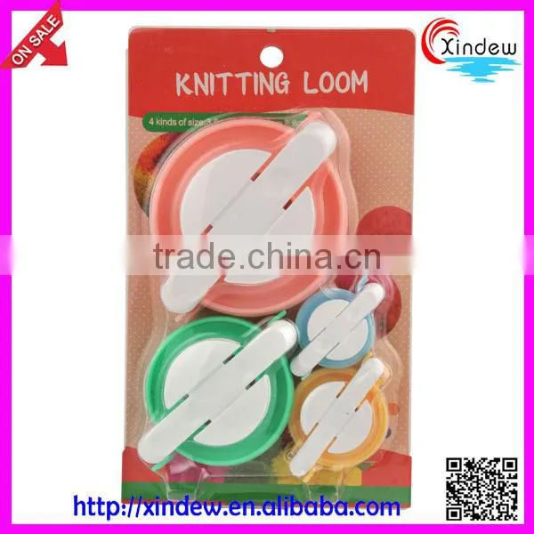 Plastic knitting loom for pom poms,heart design pom pom maker