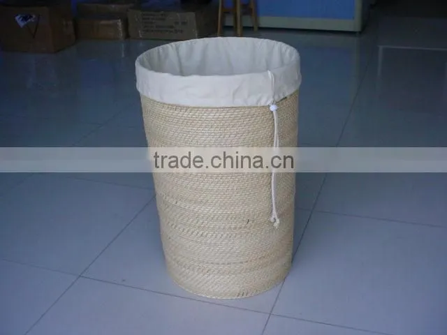 Linyi hotsale wicker trash can baskets with handle from manufacturer
