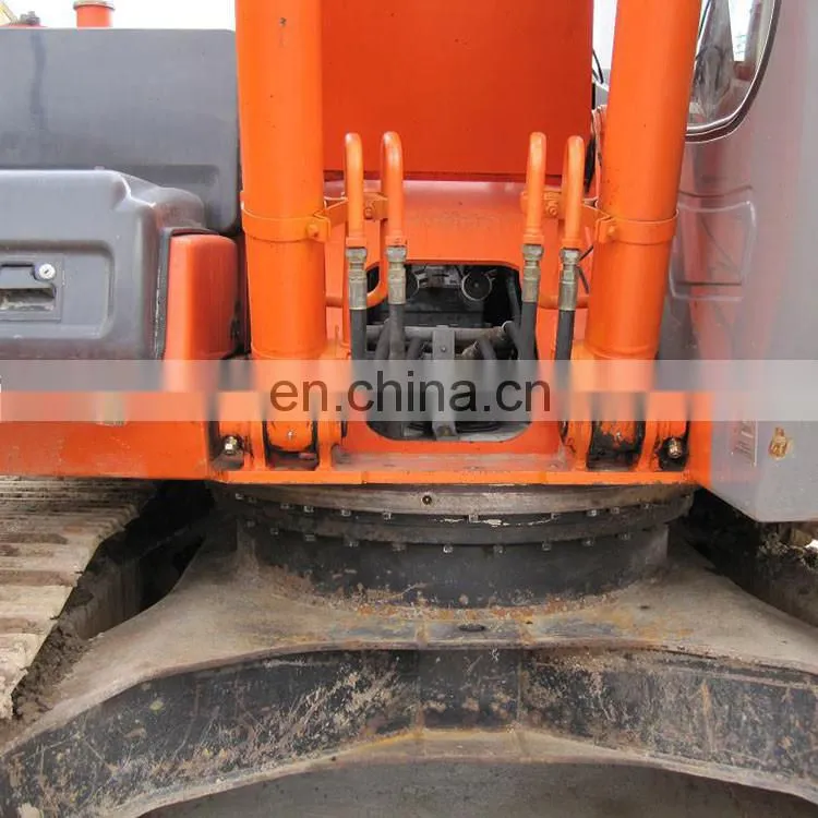 Japan made Hitachi Used Excavator Hitachi ZX200-5 on sale in Shanghai