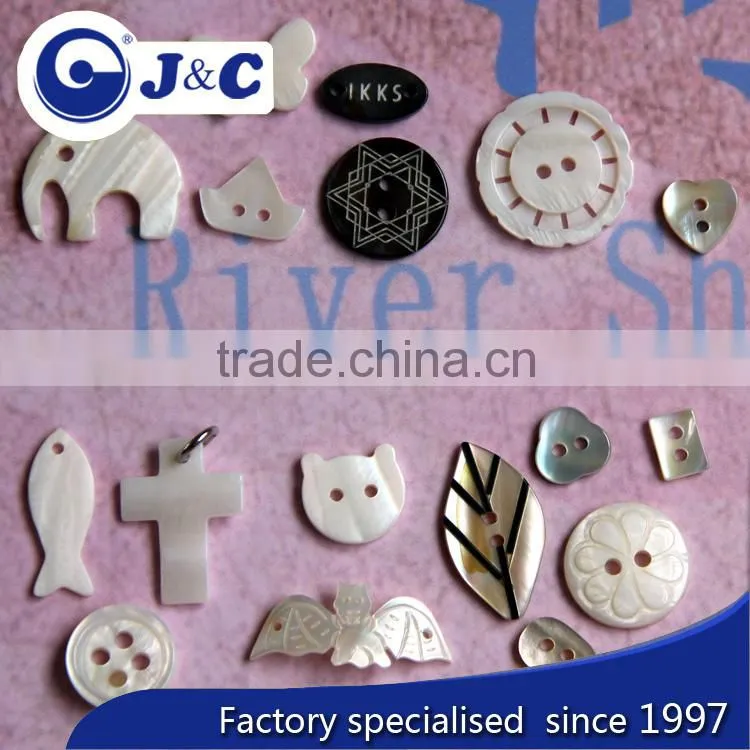 fish shape of river shell buttons