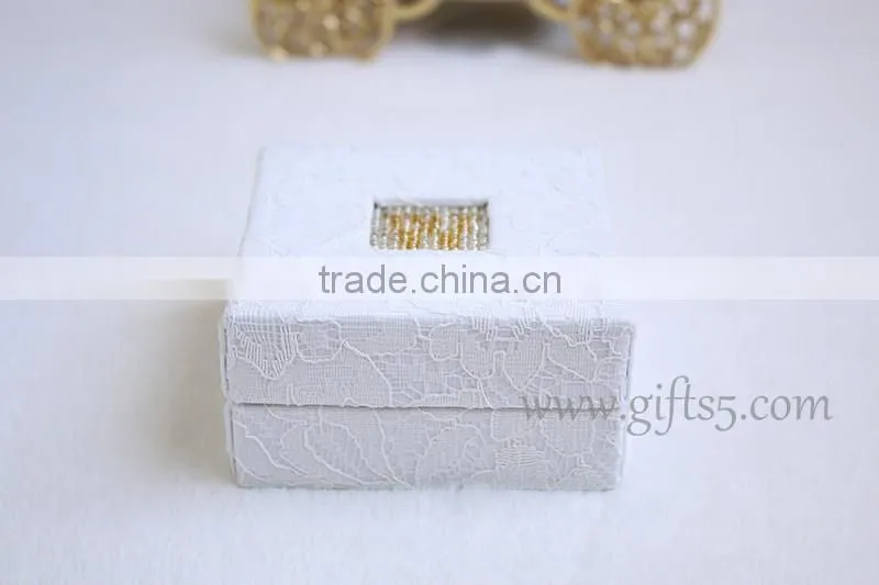New arrival wholesale wedding jewelry gift boxes with beaded name plate of W