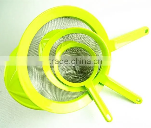43022 Set of 3 Fine Mesh Stainless Steel Strainers with pp handle