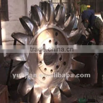 Pelton water turbine runner
