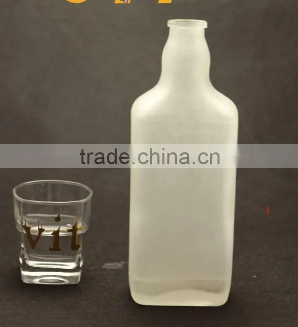 Have maket advantage hot sale liquor bottle crok frosted alcohol bottle 700ml fresh fruit juice bottles