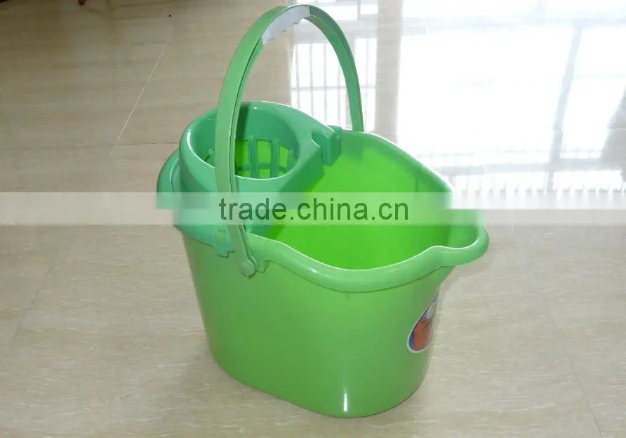 Plastic cleaning mop bucket with wringer without wheel