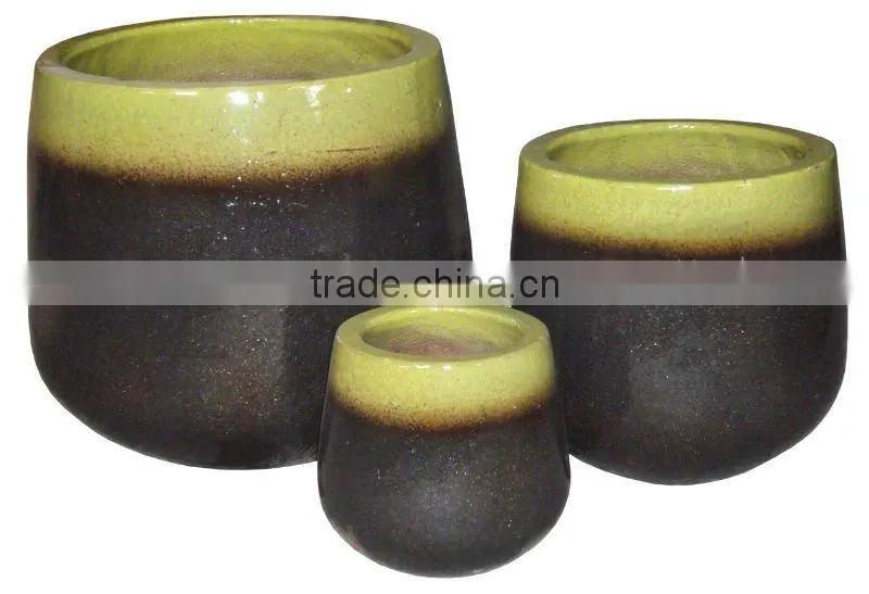 baby egg shape pottery pot In green color