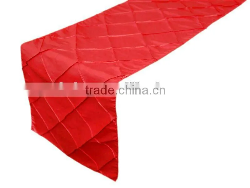 Elegant pintuck table runner covering for table cloth