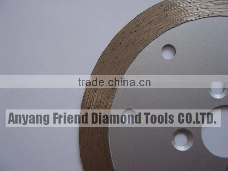 Continuous rim diamond saw blade for stone cutting