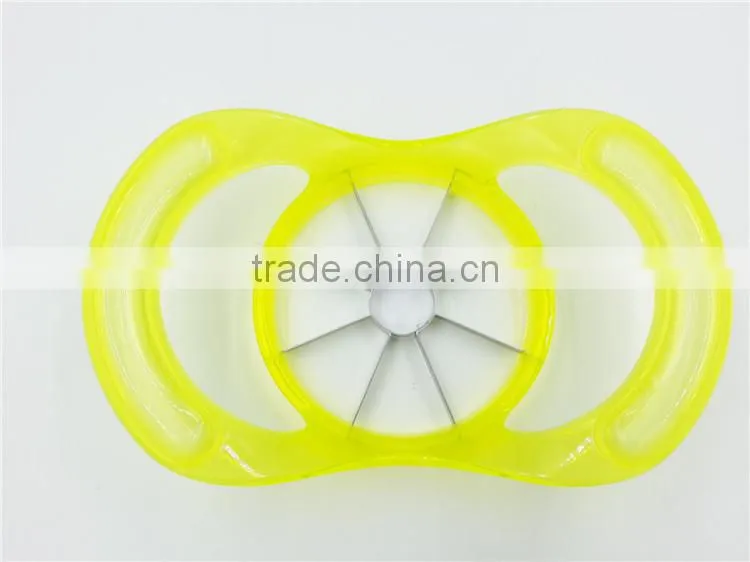 Plastic apple slicer and divider