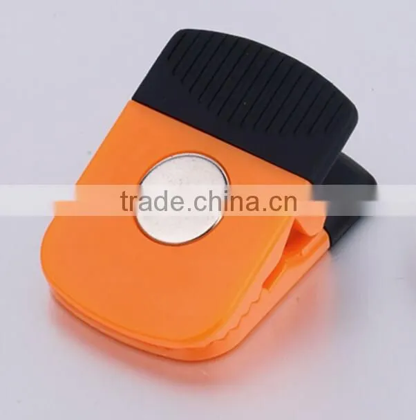 Plastic neodymium magnet clip
