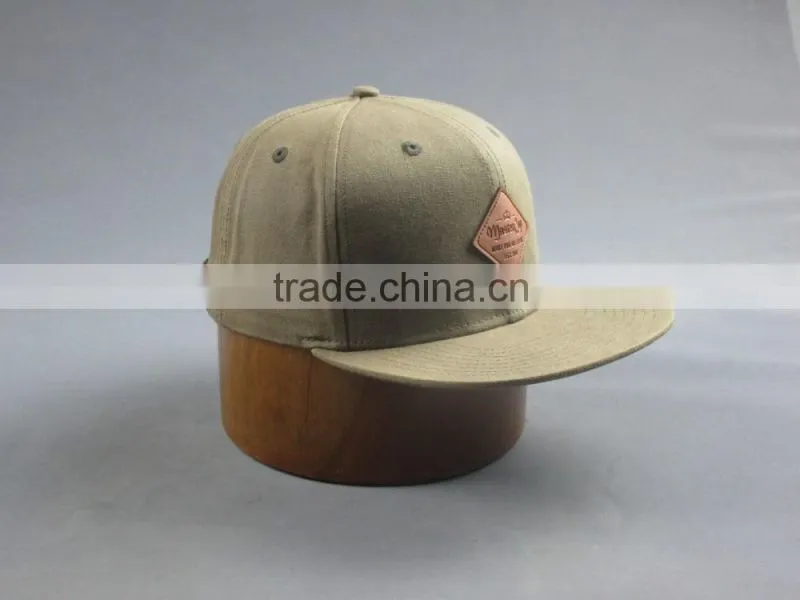 Custom high quality 6- panel 100% cotton snapback hat with PU badge