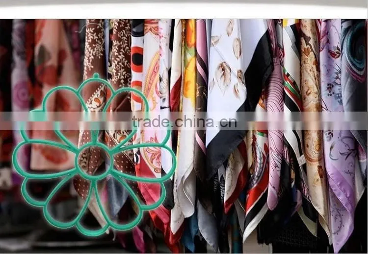 Hight Quality Flocked Flower Scarf Hanger