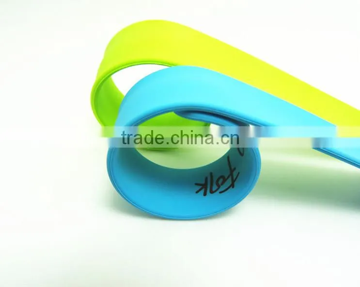 2015 Wholesale cheap silicone slap bracelet for kids gift
