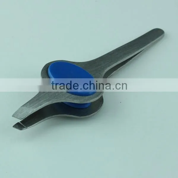 Make-up Width Handle Tweezers in Colorful Silicone Insert