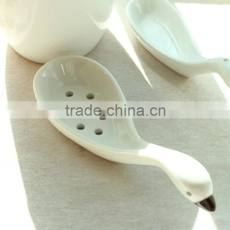 2016 new Health ceramic hot pot colander swan kitchen ceramic spoon