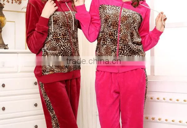 Wholesale OEM winter zip hoody velvet pajamas leopard print design house pajamas for women