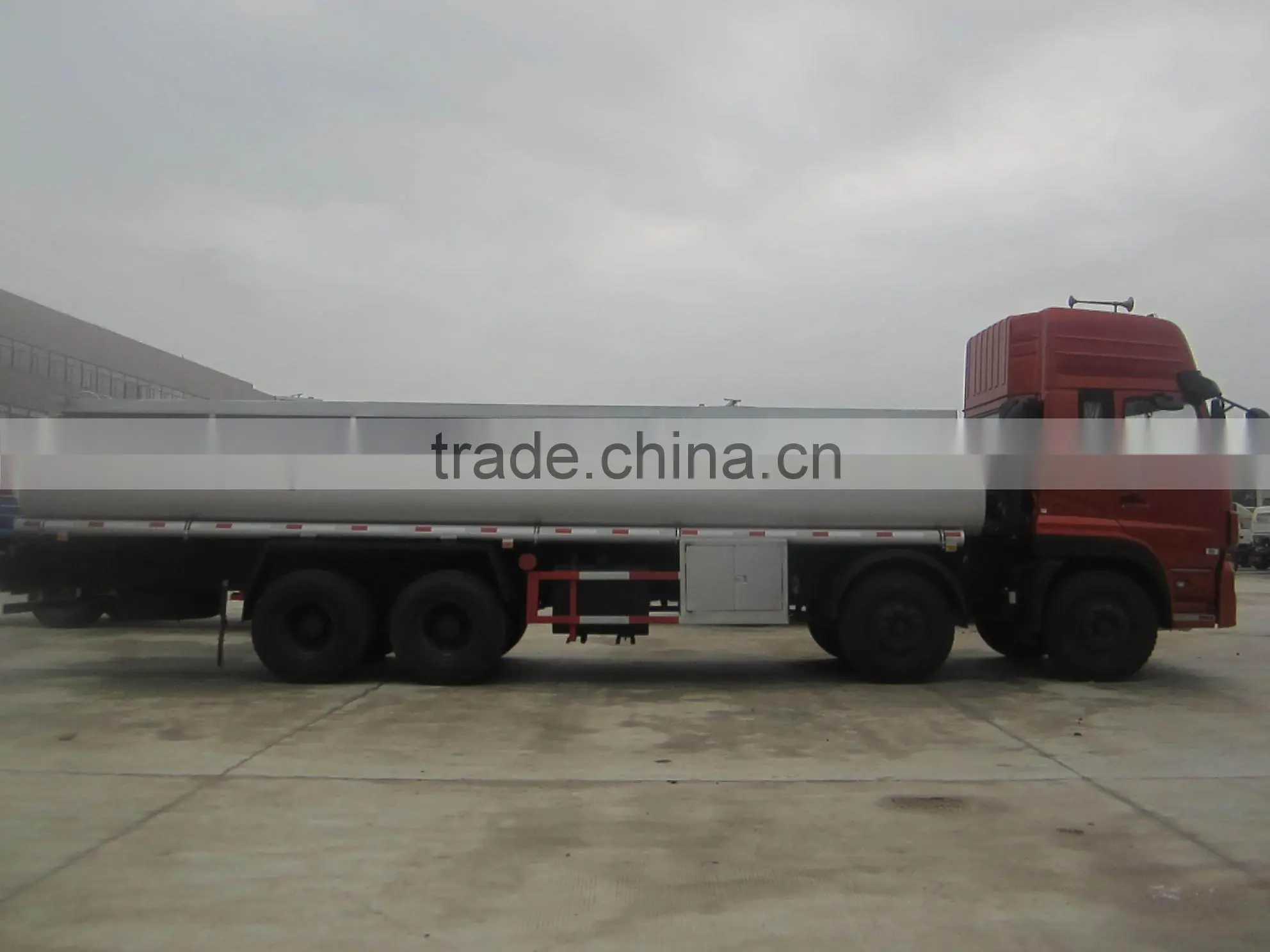 DongFeng 8x4 30000-35000Liters Oil Tank Truck For Sale