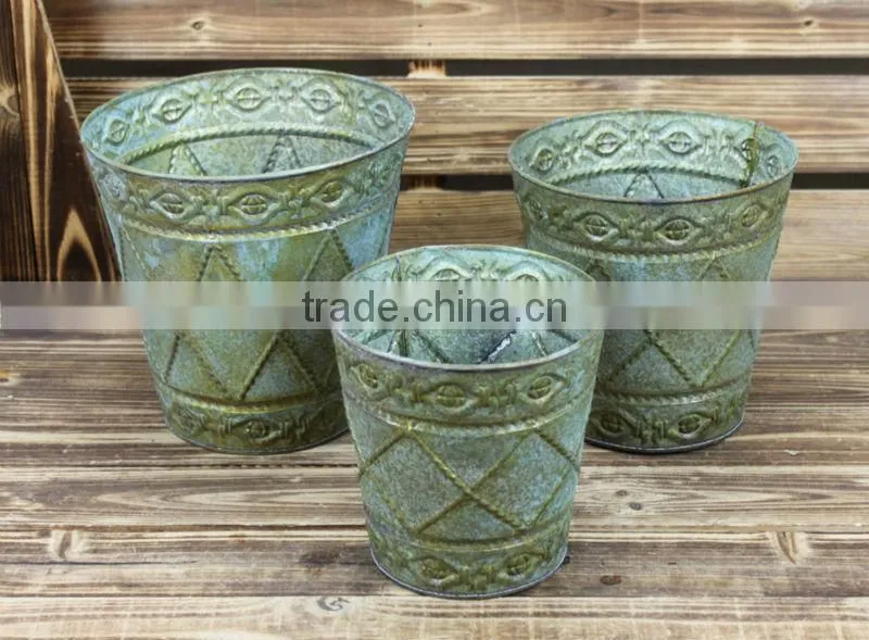 Shabby chic metal plant por for garden decor