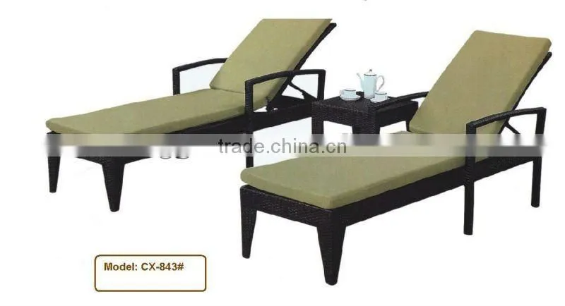 wicker sunlounge