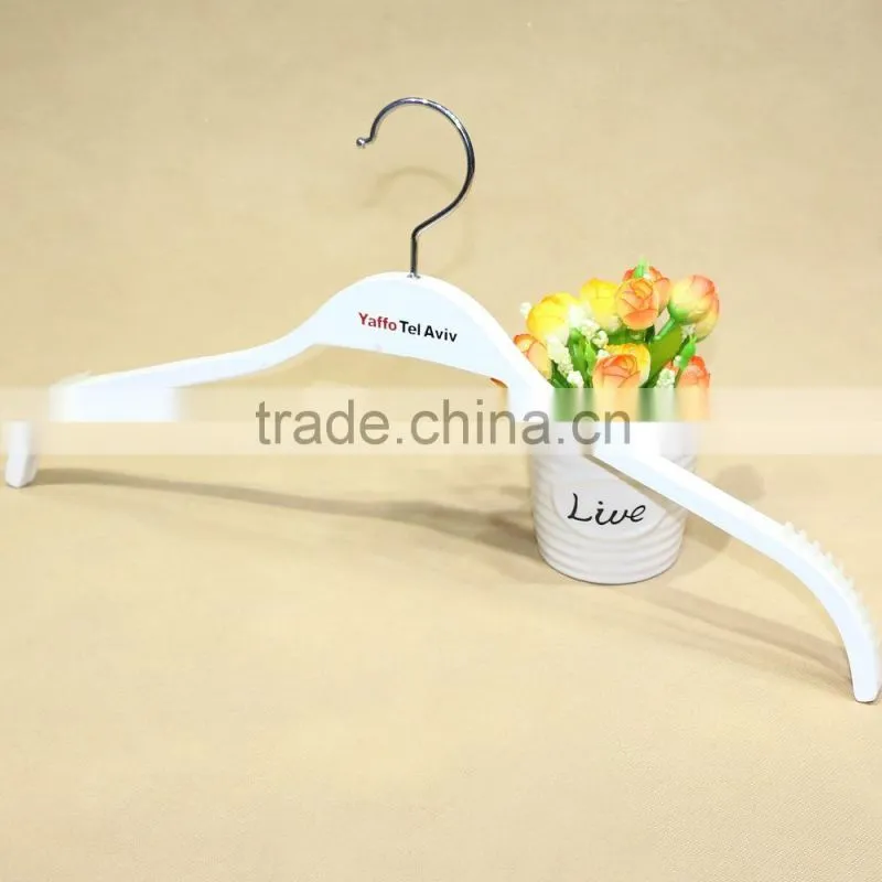 Anti slip white wooden clothing hanger make in China