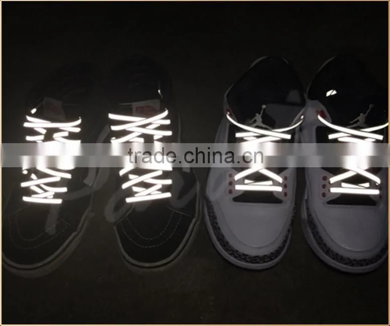 Clubbing 3M light reflective shoe laces reflects light in the dark
