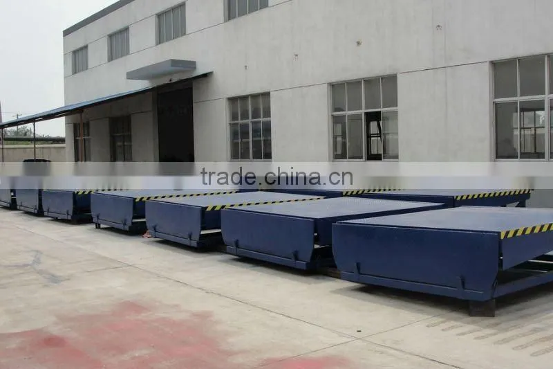 Fixed dump hydraulic cargo lift