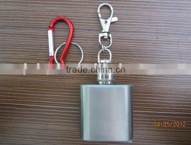 1oz stainless steel mini hip flask keychain