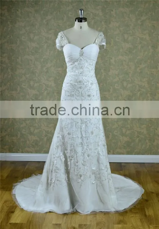 Good Price Appliqued Lace designer wedding gowns with cathedral length train