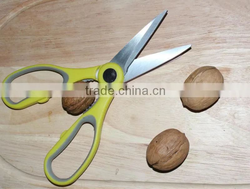 Practical Cheap Kitchenware with Nut Cracker