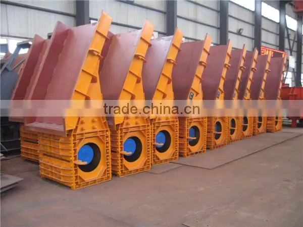 Vibrating feeder mining machine for coal mine