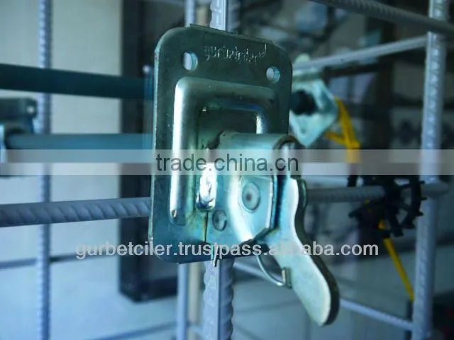 Plastic bar chairs and spacers for slab mesh
